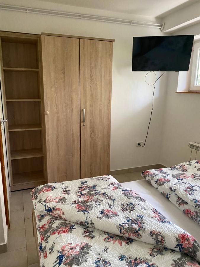 Erhart Apartment *